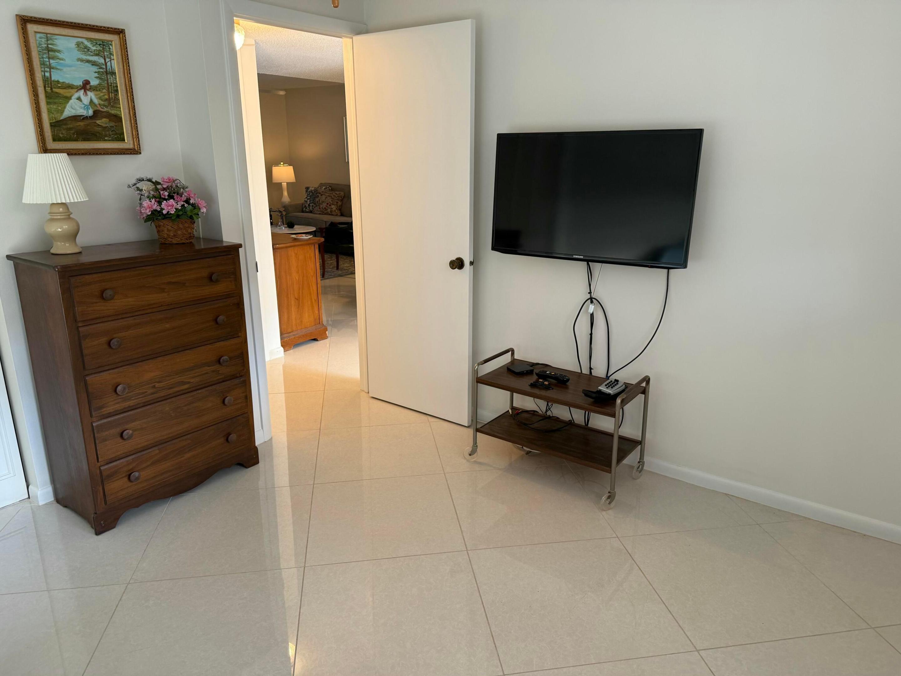 THE LITTLE CLUB - Residential Lease