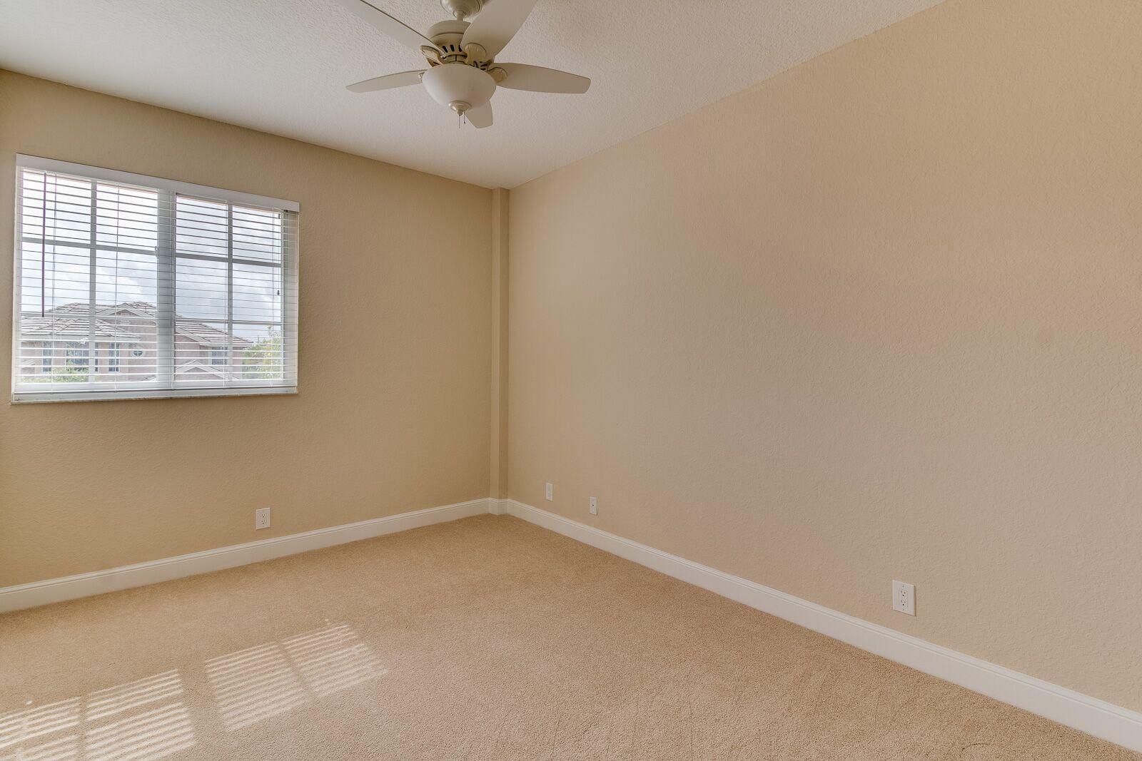 VERSAILLES - Residential Lease