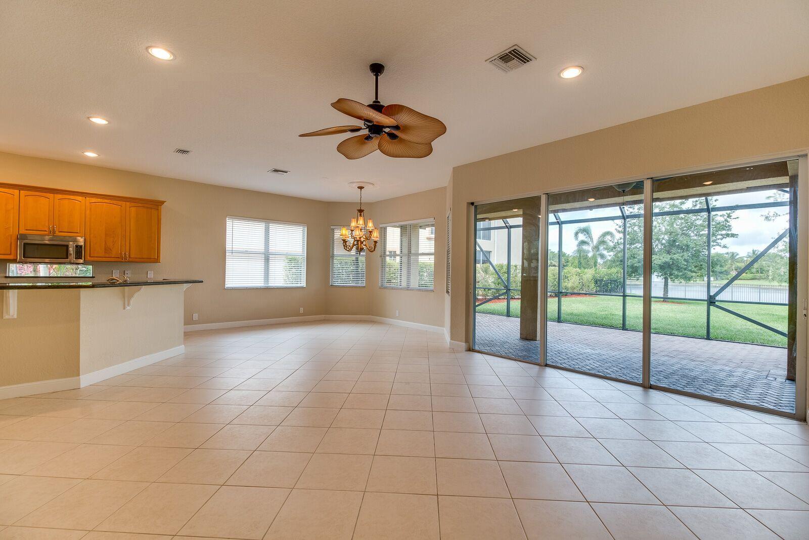 VERSAILLES - Residential Lease