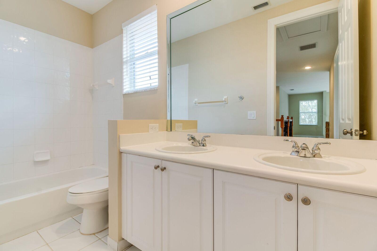 VERSAILLES - Residential Lease