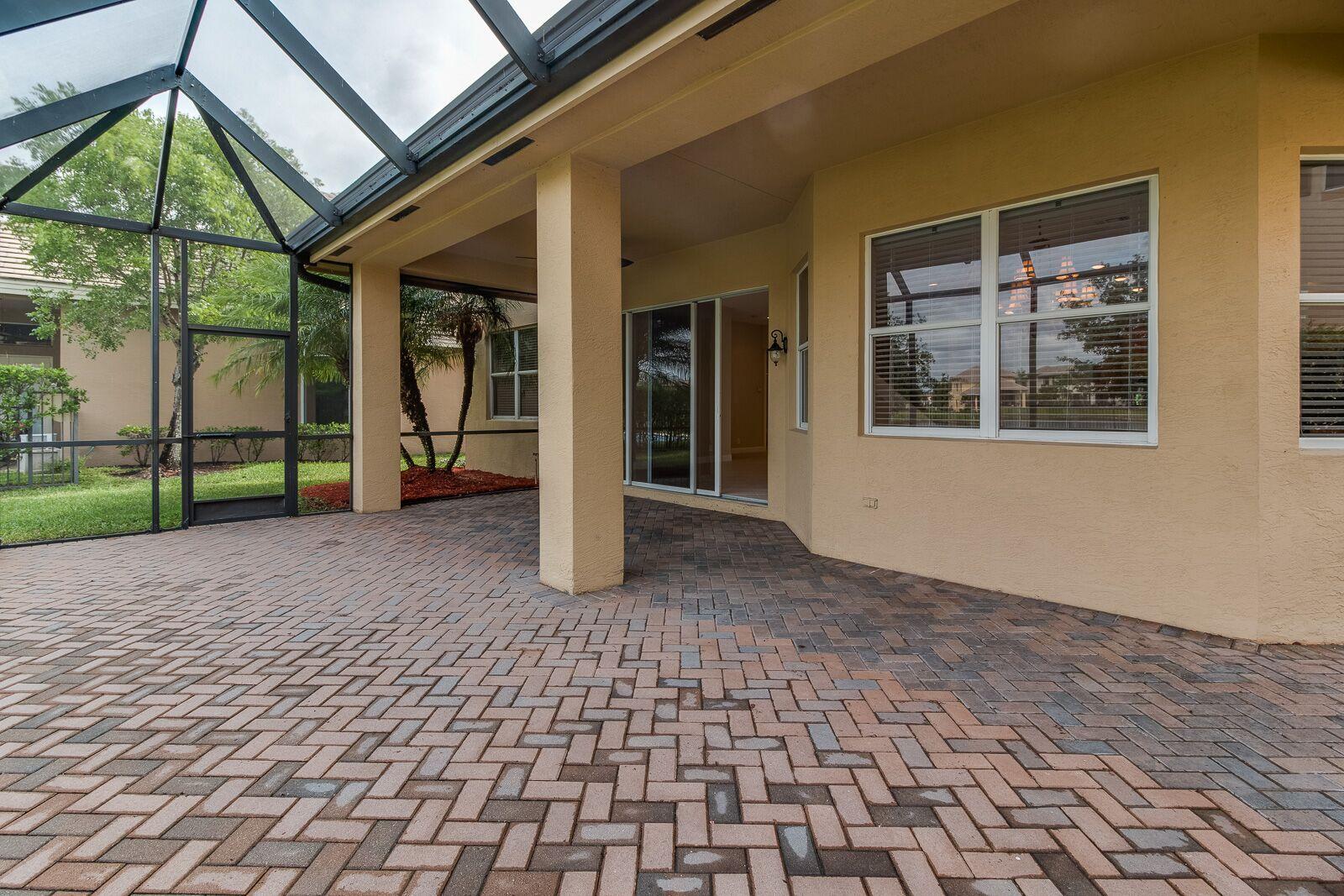 VERSAILLES - Residential Lease