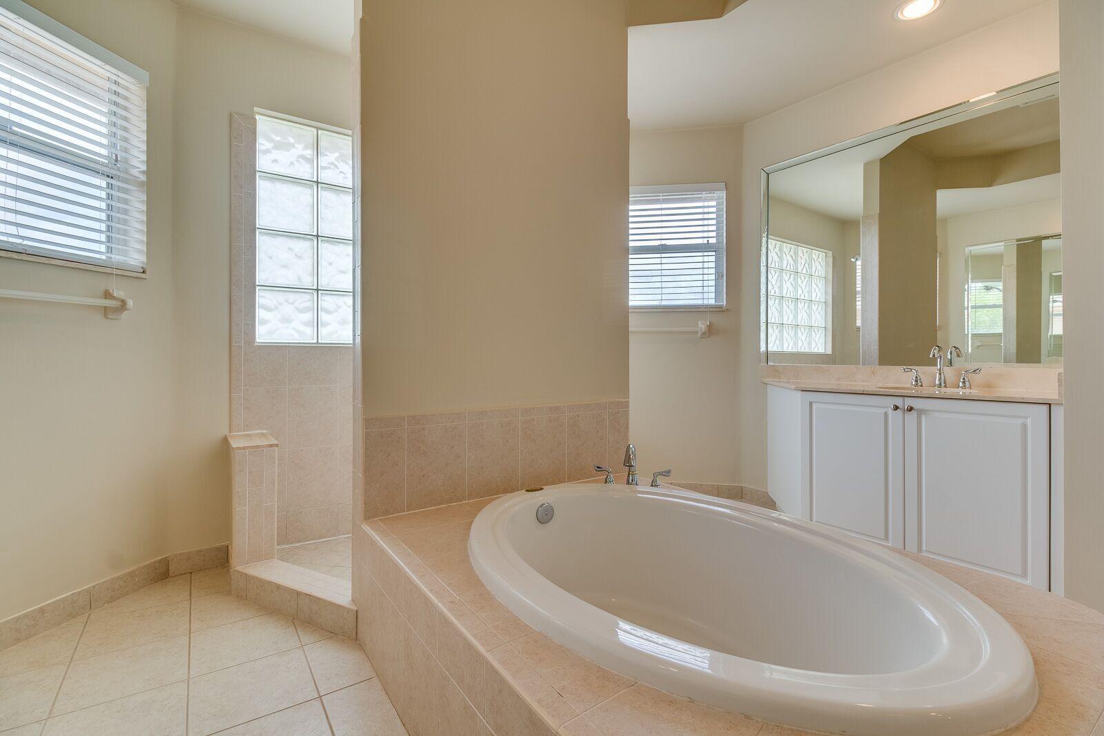 VERSAILLES - Residential Lease