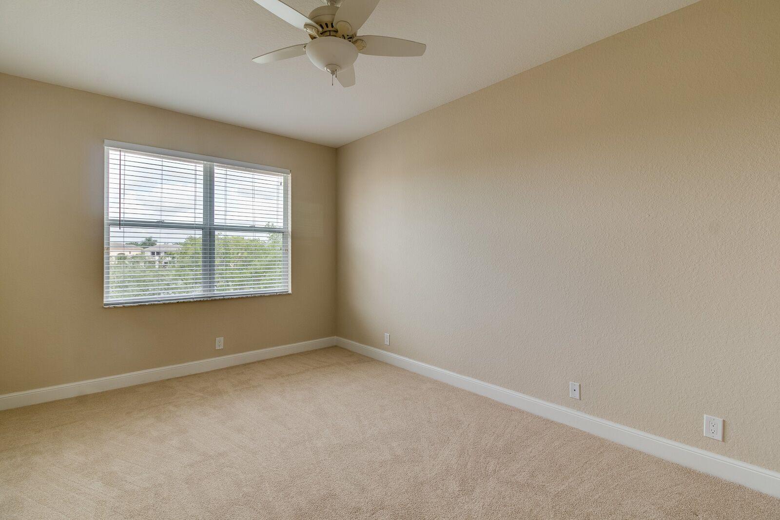 VERSAILLES - Residential Lease