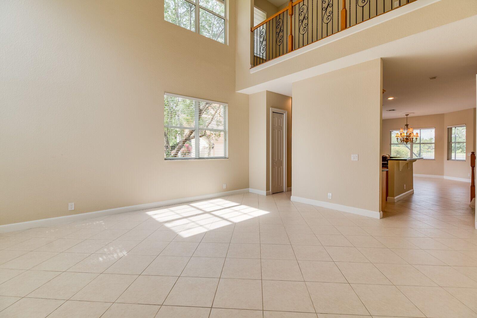 VERSAILLES - Residential Lease