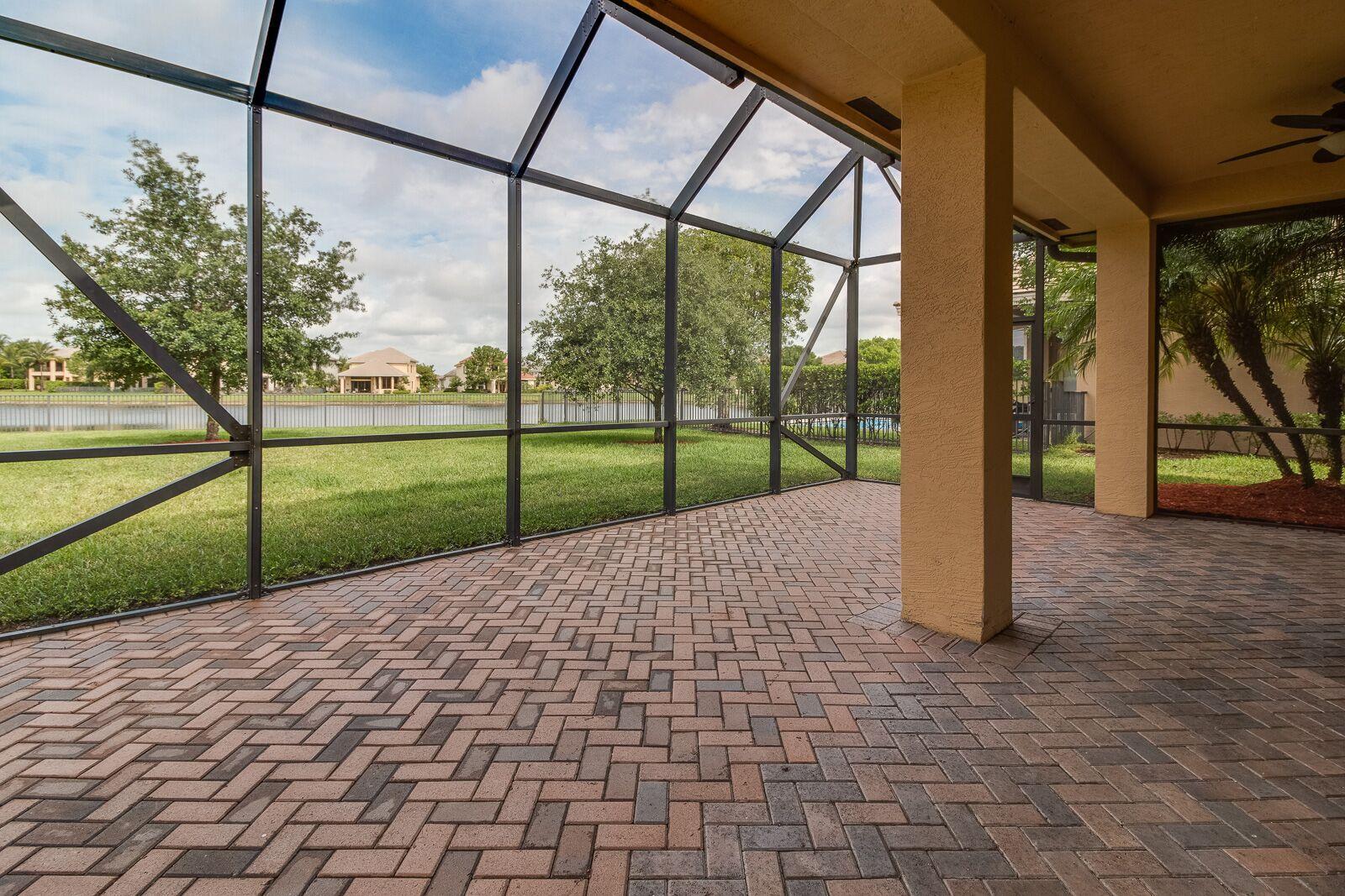 VERSAILLES - Residential Lease