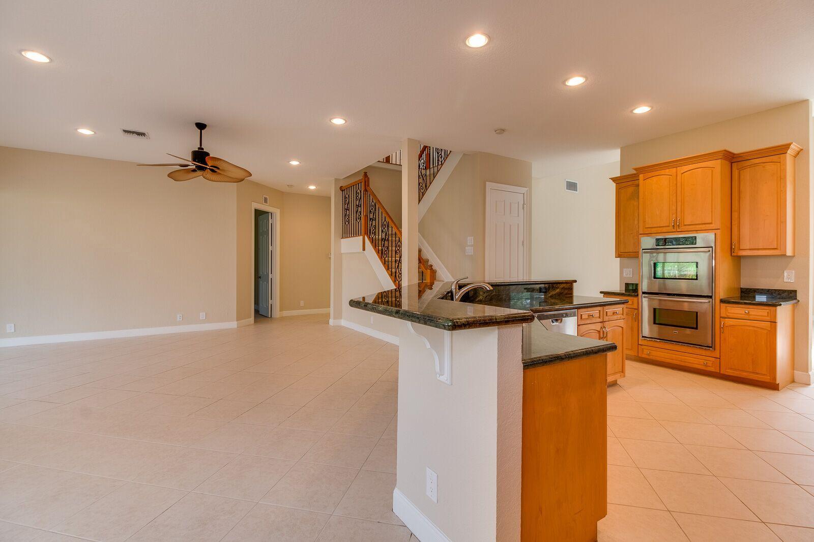 VERSAILLES - Residential Lease