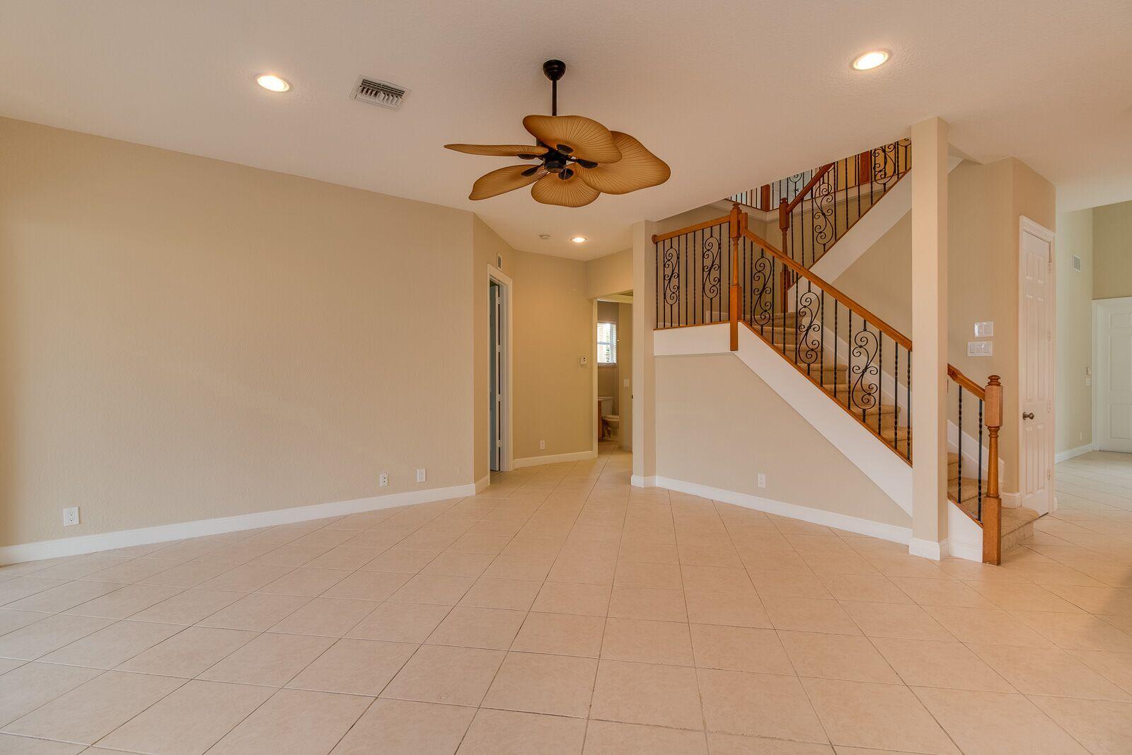 VERSAILLES - Residential Lease