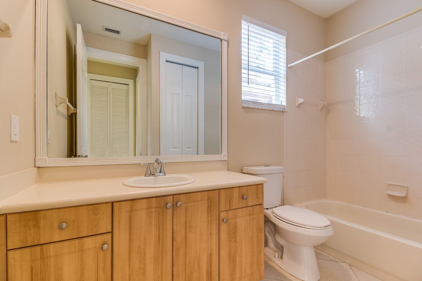 VERSAILLES - Residential Lease