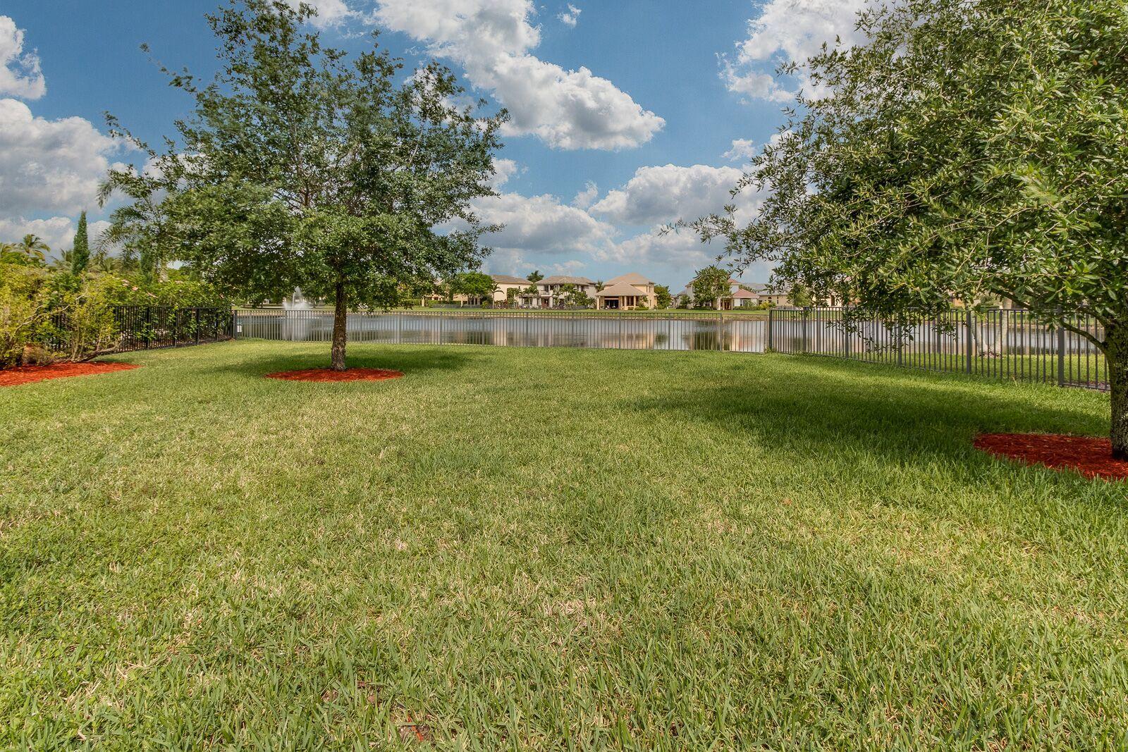 VERSAILLES - Residential Lease