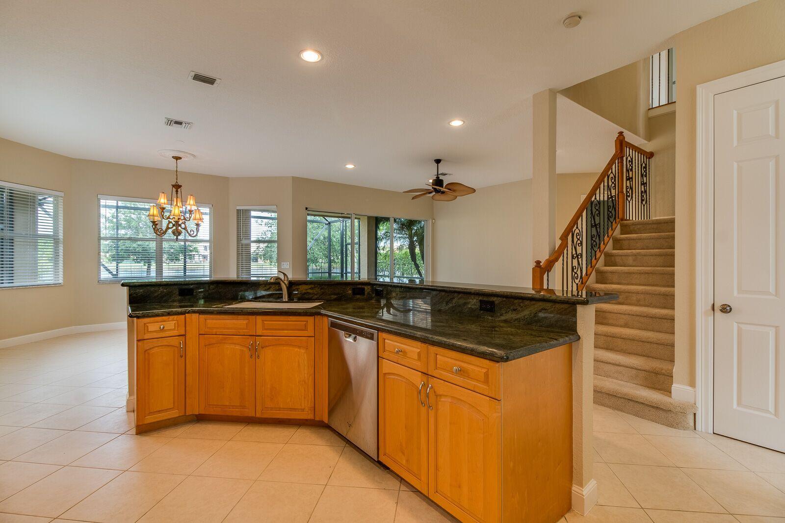 VERSAILLES - Residential Lease