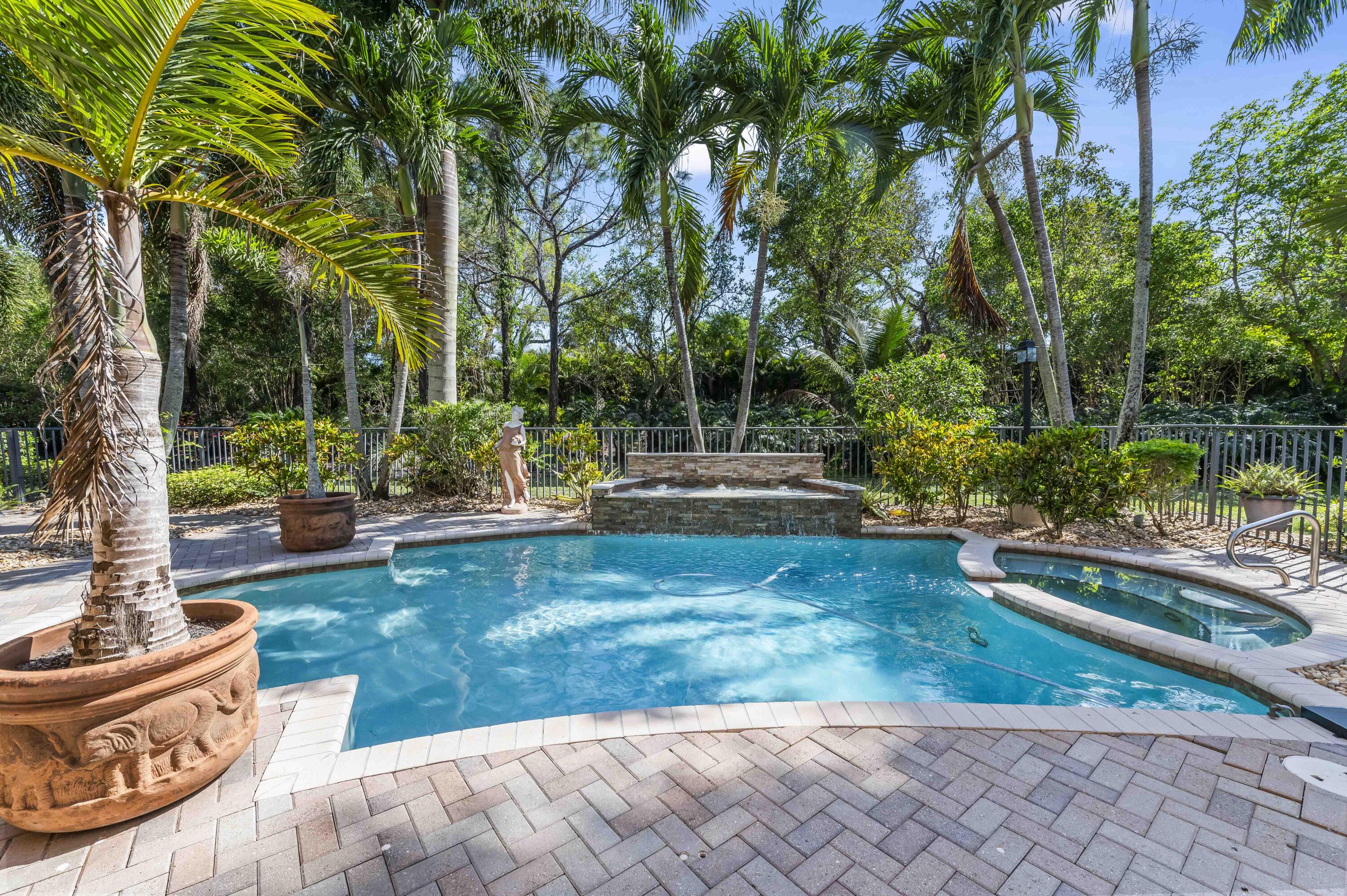 VERSAILLES - Residential