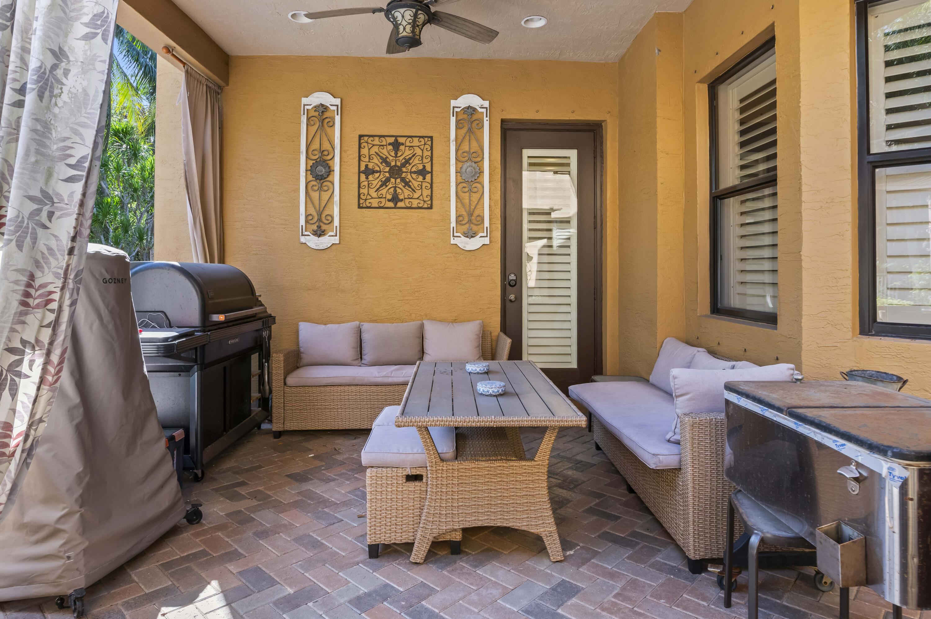 VERSAILLES - Residential