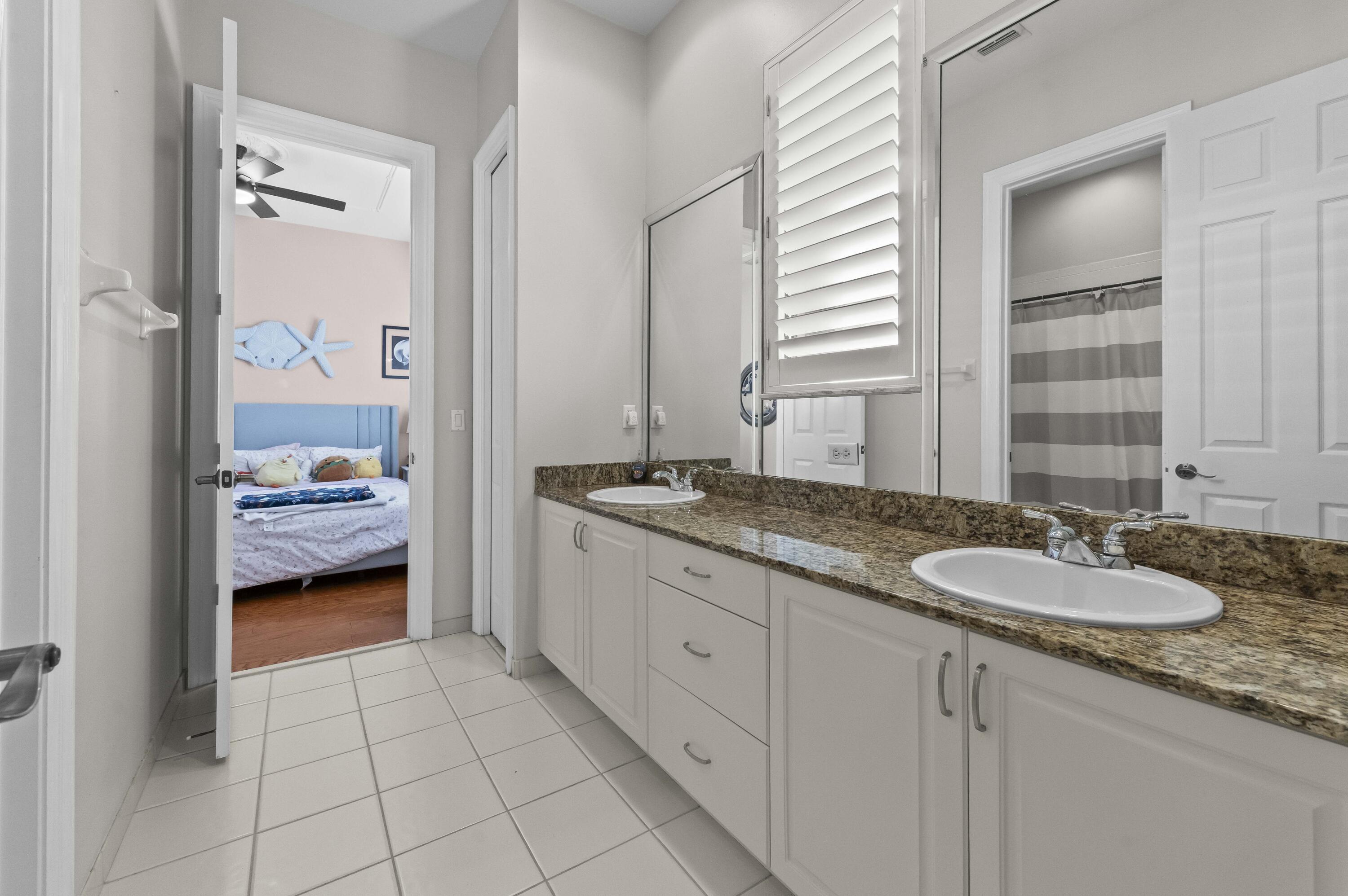 VERSAILLES - Residential