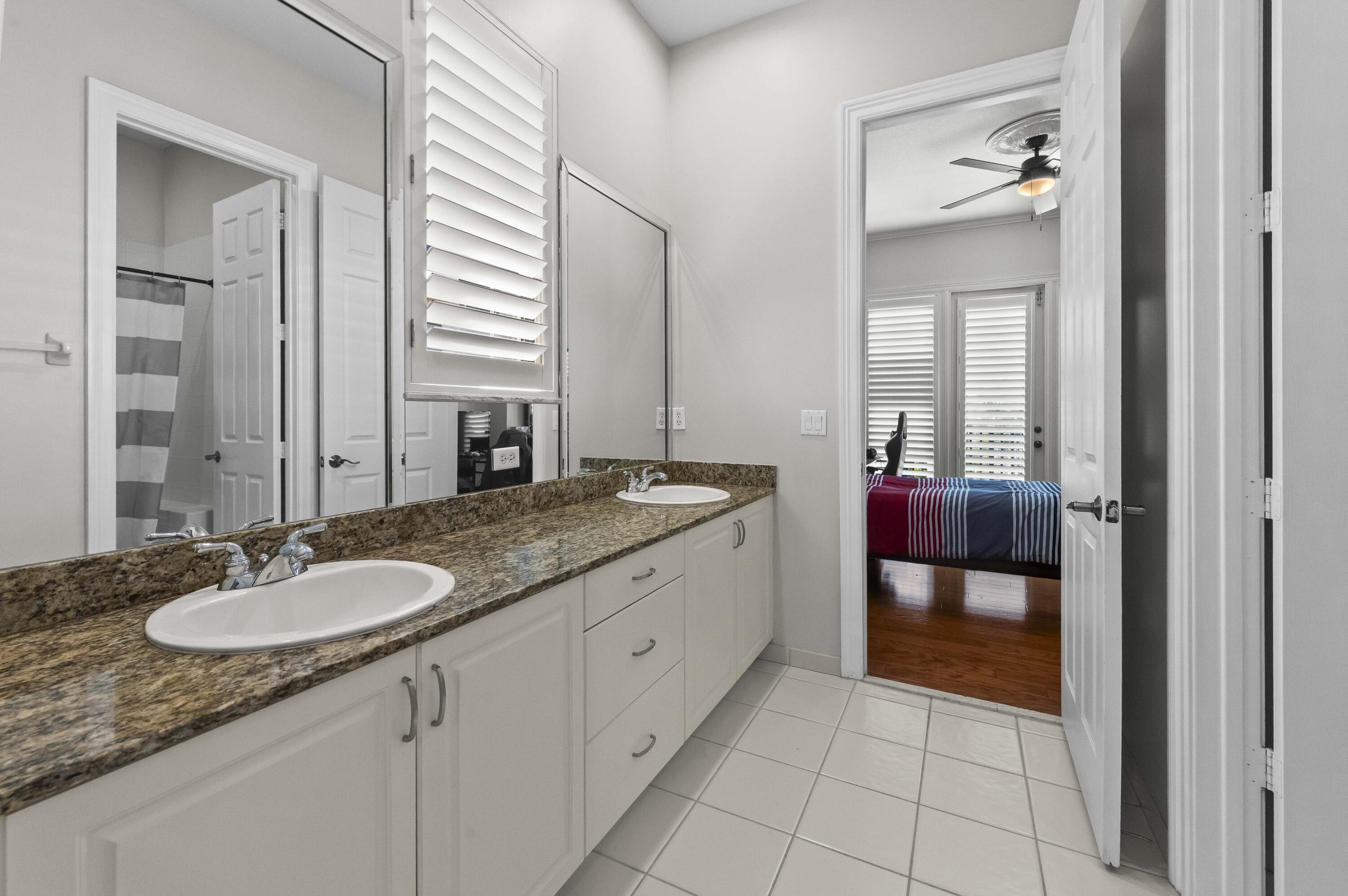 VERSAILLES - Residential