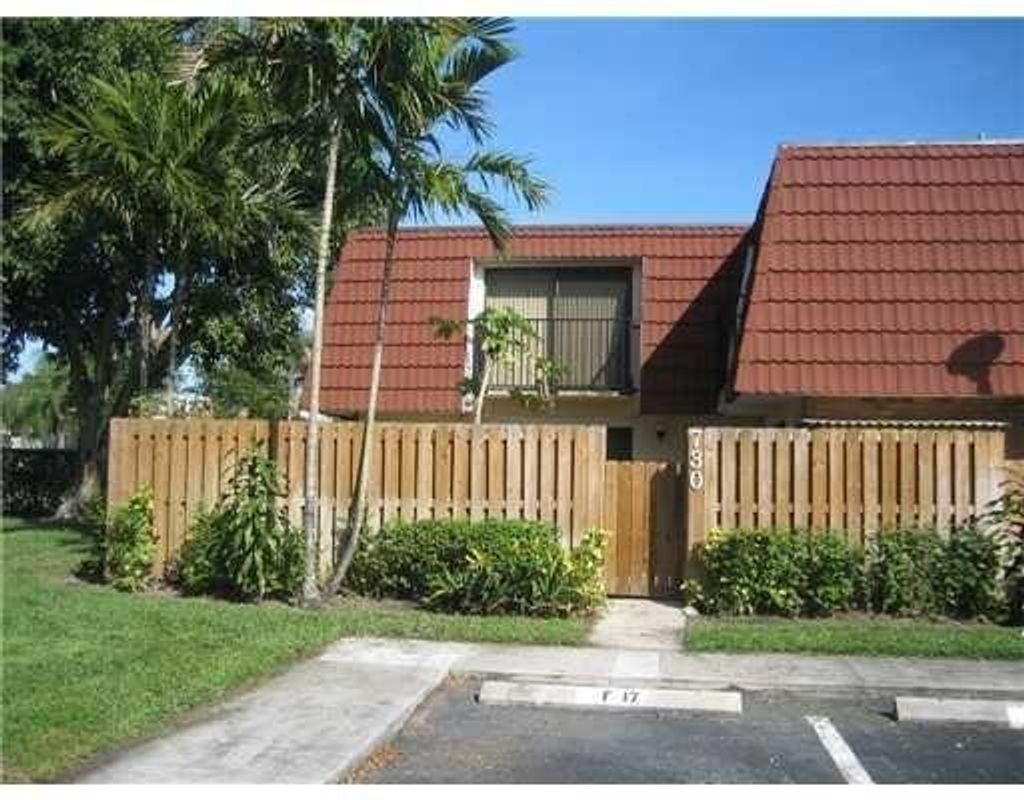 Photo of 730 NW 98th Circle, Plantation, FL 33324 (MLS # B26027042)