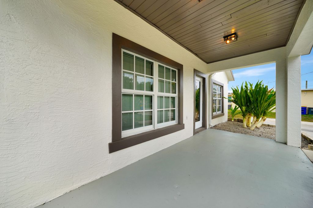 Photo of 5615 SE 46 Avenue, Stuart, FL 34997 (MLS # R11003450)