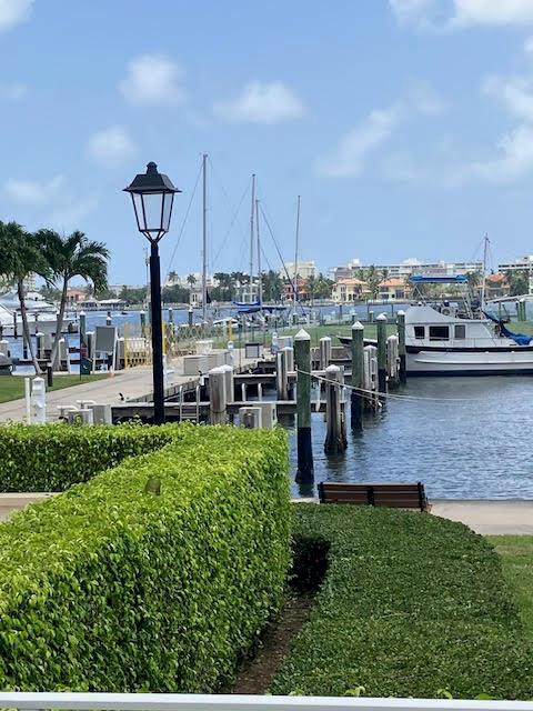MOORINGS AT LANTANA CONDO - Residential