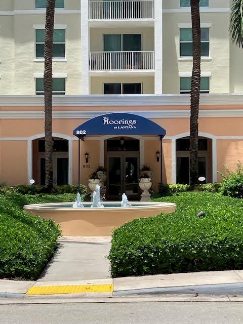 ENJOY INTRACOASTAL LIVING IN THIS OPEN ONE BEDROOM ONE BATH CONDO IN THE DESIRABLE MOORINGS OF LANTANA COMMUNITY. FITNESS CENTER, POOLS, SPA, WINE AND CHEESE BAR, EXQUISITE LIVING. PET FRIENDLY, CAN RENT FOR 30 DAYS, INDOOR PARKING. NEW PORCELAIN TILE FLOOR, GRANITE COUNTERTOPS, EUROPEAN STYLE KITCHEN.FULLY FURNISHED FOR EASY MOVE IN..