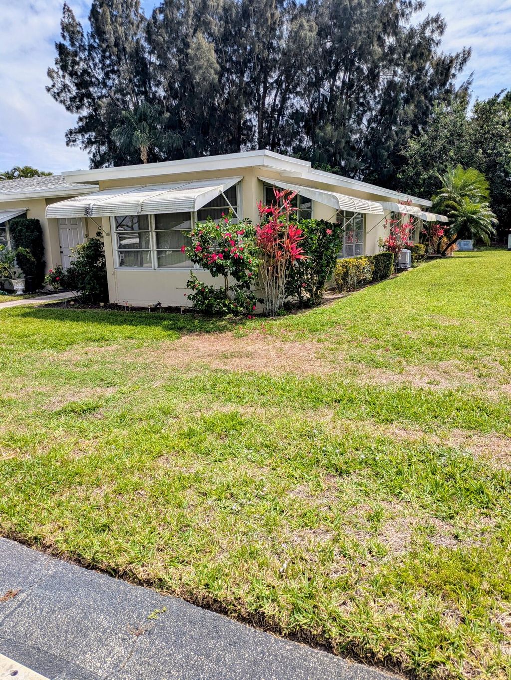 Photo of 172 High Point Ter W #D, Delray Beach, FL 33445 (MLS # B26009753)