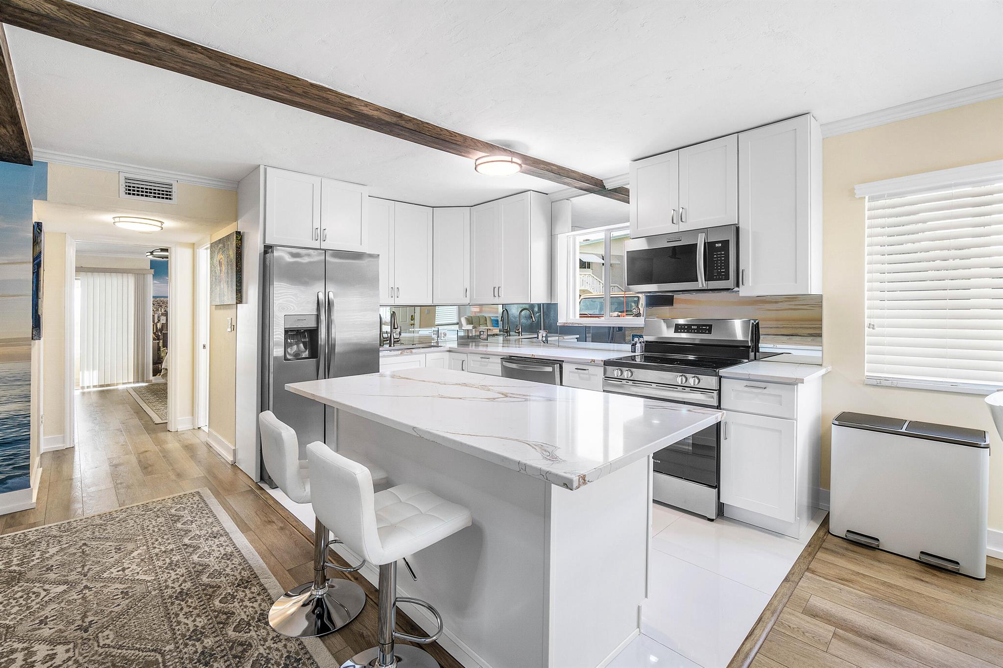 2020 Lake Osborne Drive 10