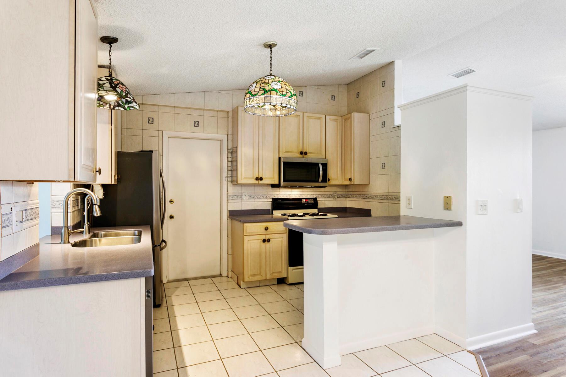 NORTH PALM BEACH HEIGHTS - Residential