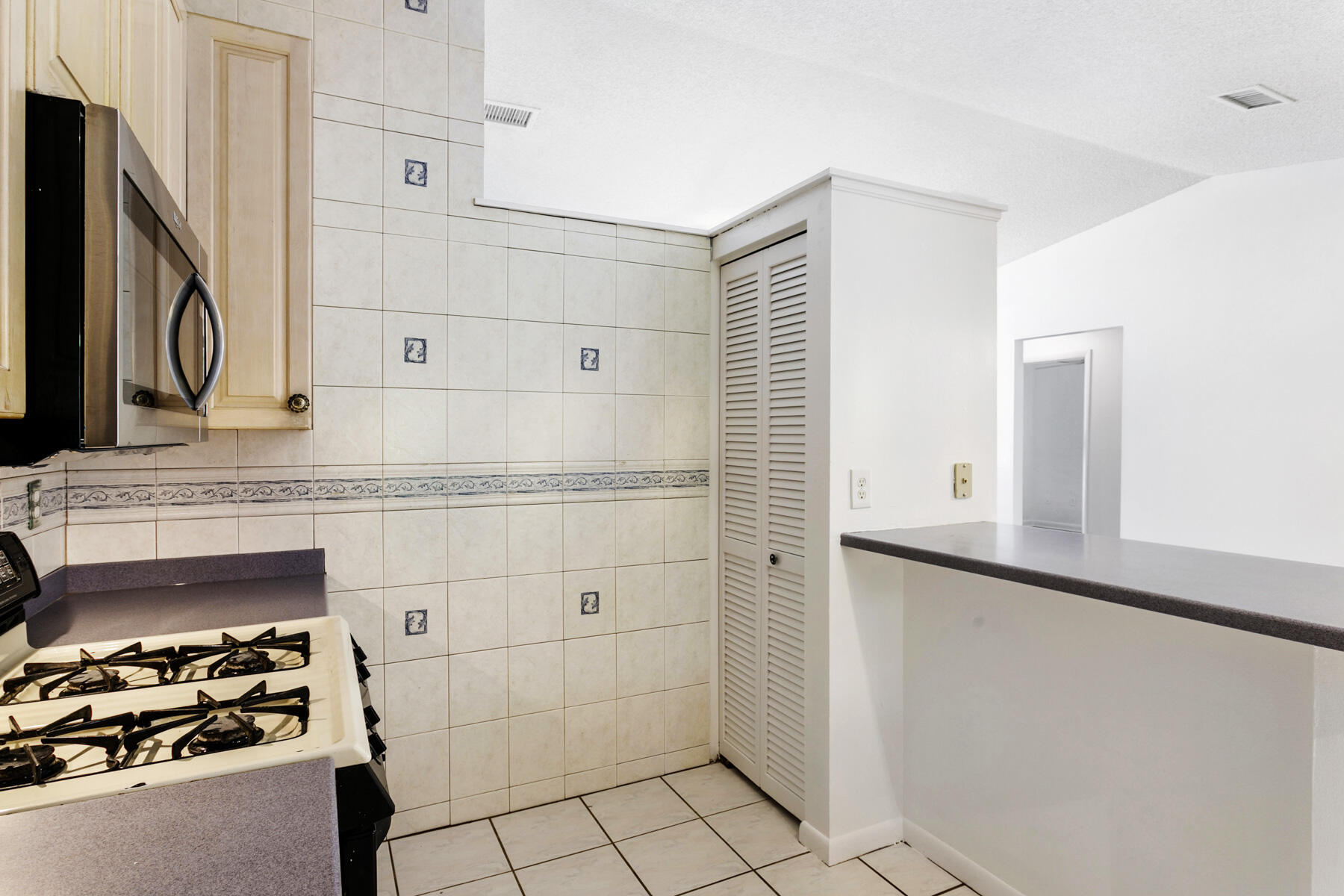 NORTH PALM BEACH HEIGHTS - Residential