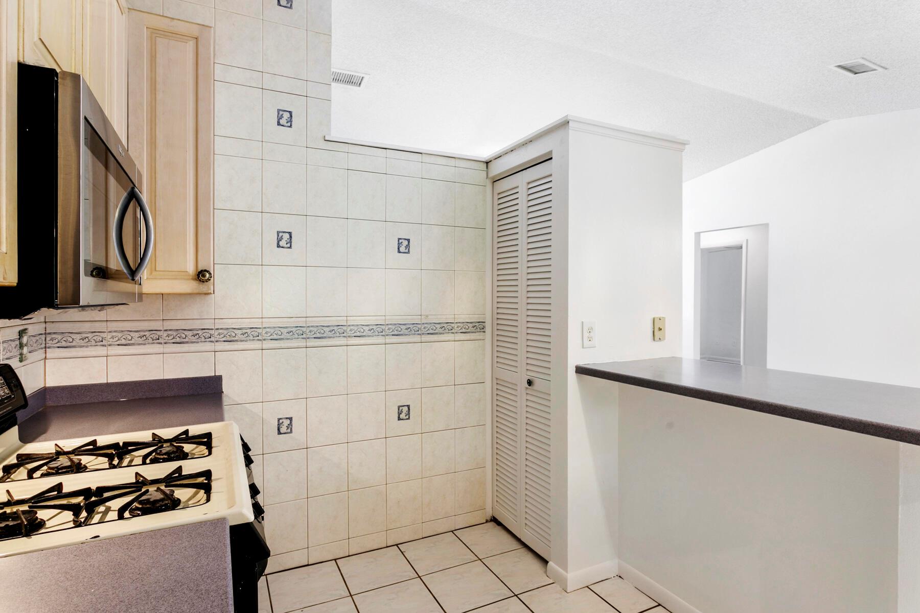 NORTH PALM BEACH HEIGHTS - Residential