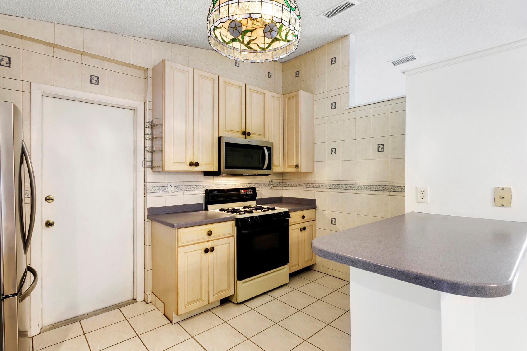 NORTH PALM BEACH HEIGHTS - Residential