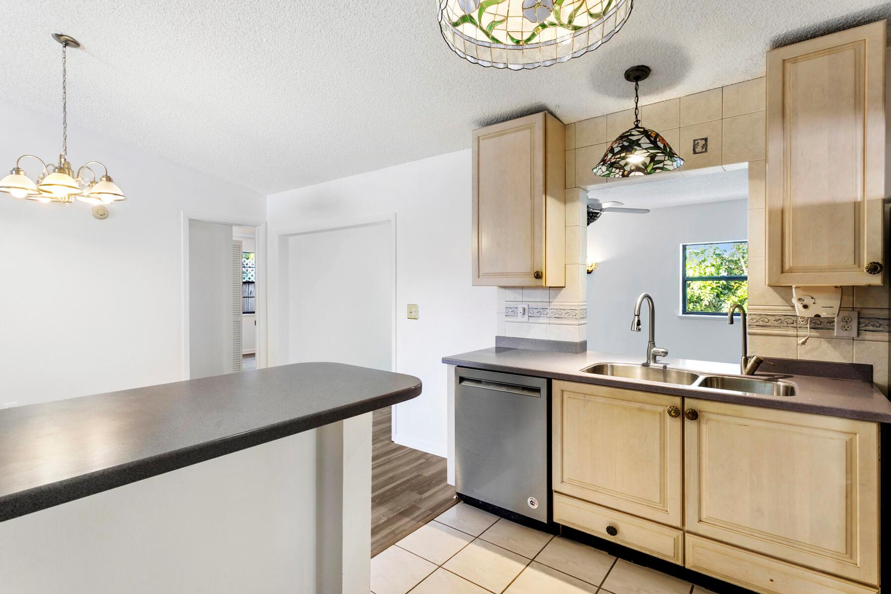 NORTH PALM BEACH HEIGHTS - Residential