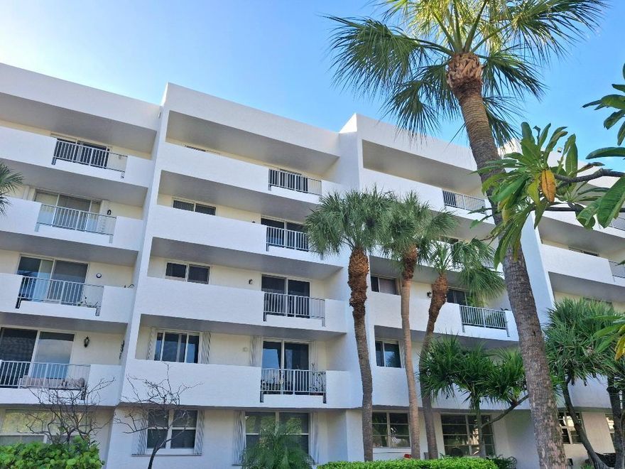 PRIME LOCATION - PRIVATE BEACH ACCESS! Top floor condo with new remodeled kitchen and new stainless-steel appliances - Split floor plan - Glass sliding doors from living room and bedroom are leading to an extra-large balcony overlooking the pool area. Enjoy great sunsets from your open balcony! Resort-style pool area with Jacuzzi, grill station and boat slips next to intersecting canals. Boat slips available for rent, no fixed bridges. Tenant has access to the private gated El Mar Beach Club which features BBQs on the sand, an open pavilion, showers and parking. Pet friendly building! Ample of parking and guest parking! Relax at both entertainment areas - Lauderdale-By-The-Sea and the Pompano Pier District!