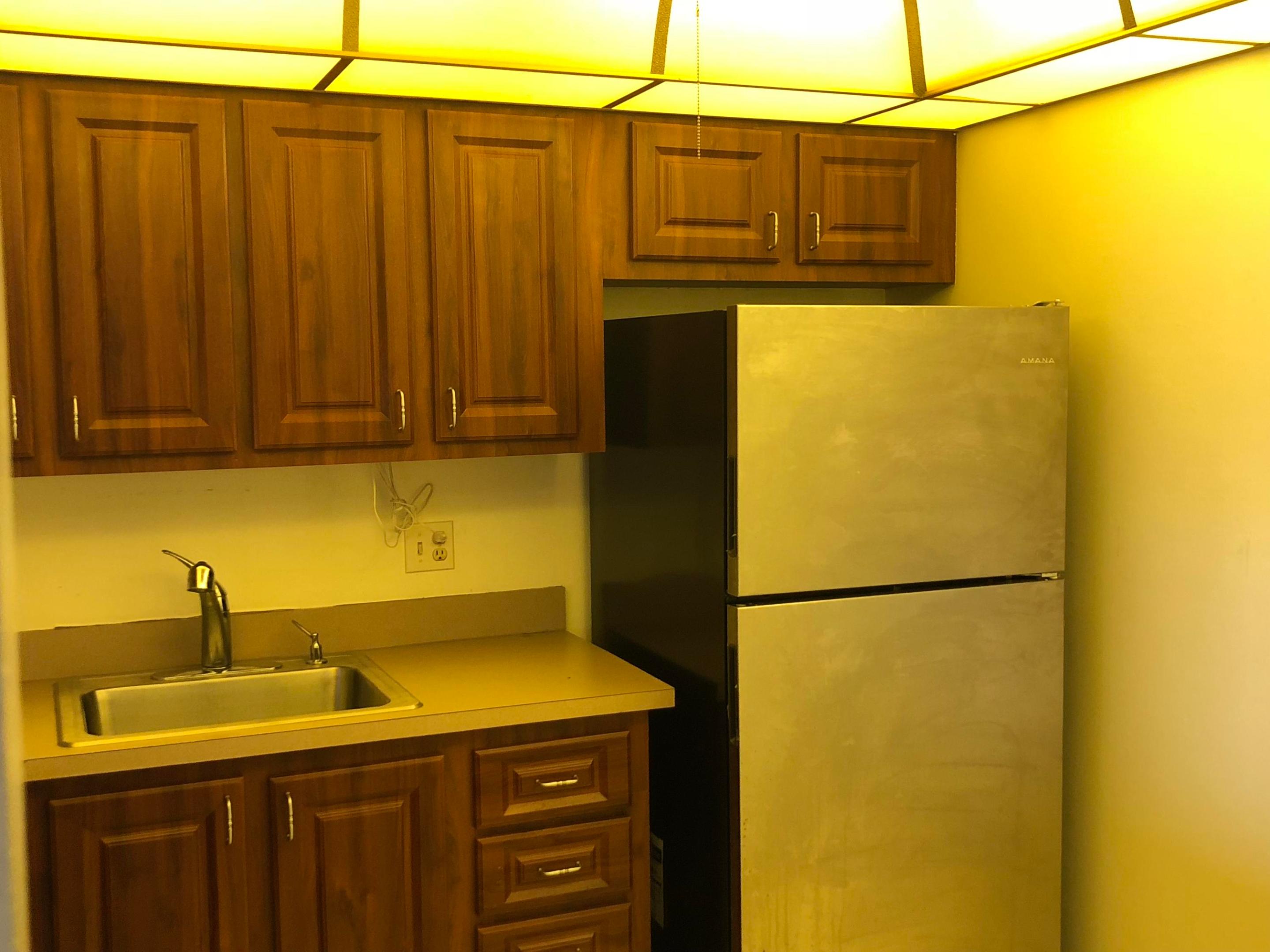 BREAKWATERS OF THE PALM BEACHES CONDO - Residential Lease