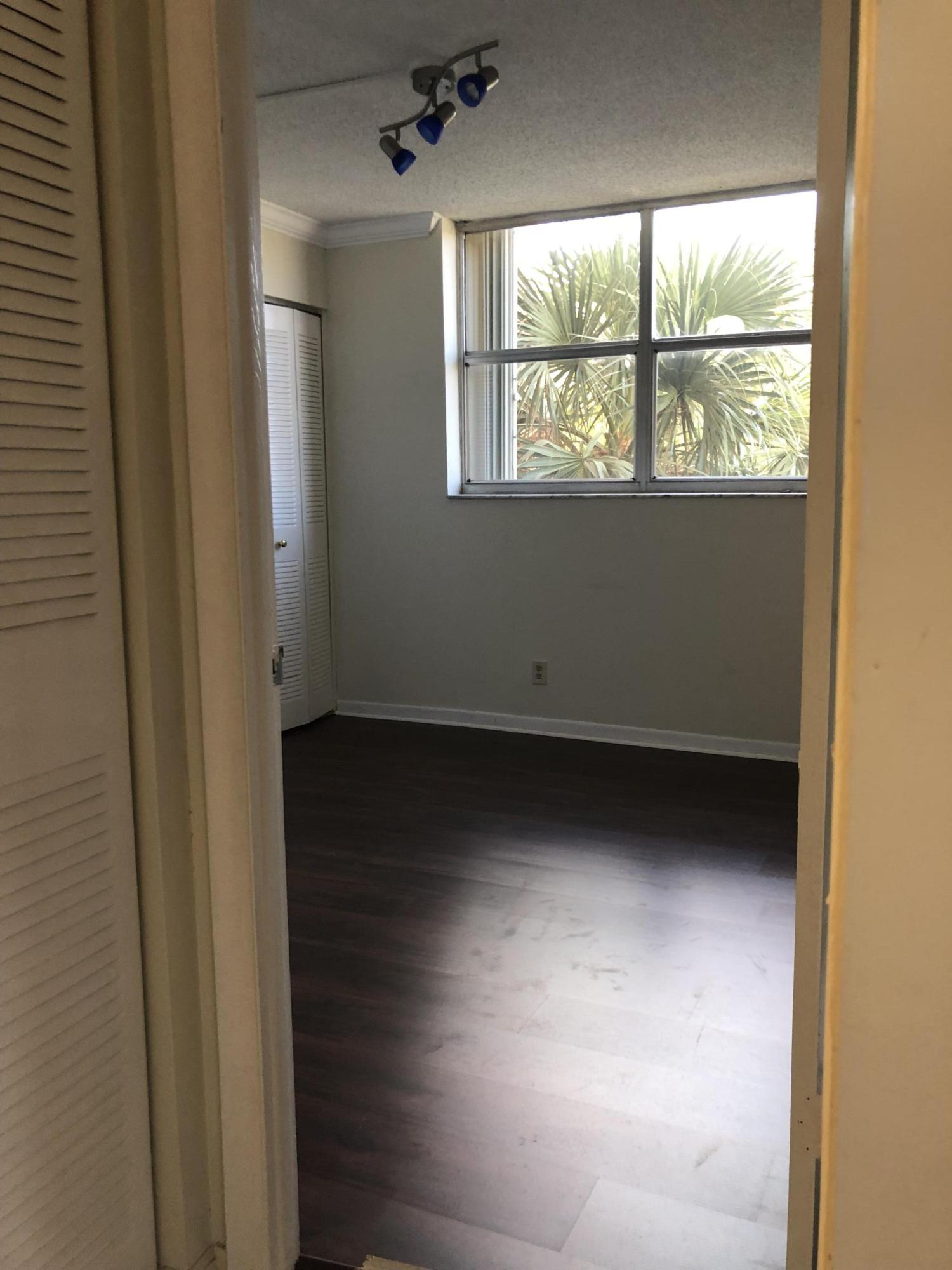 BREAKWATERS OF THE PALM BEACHES CONDO - Residential Lease