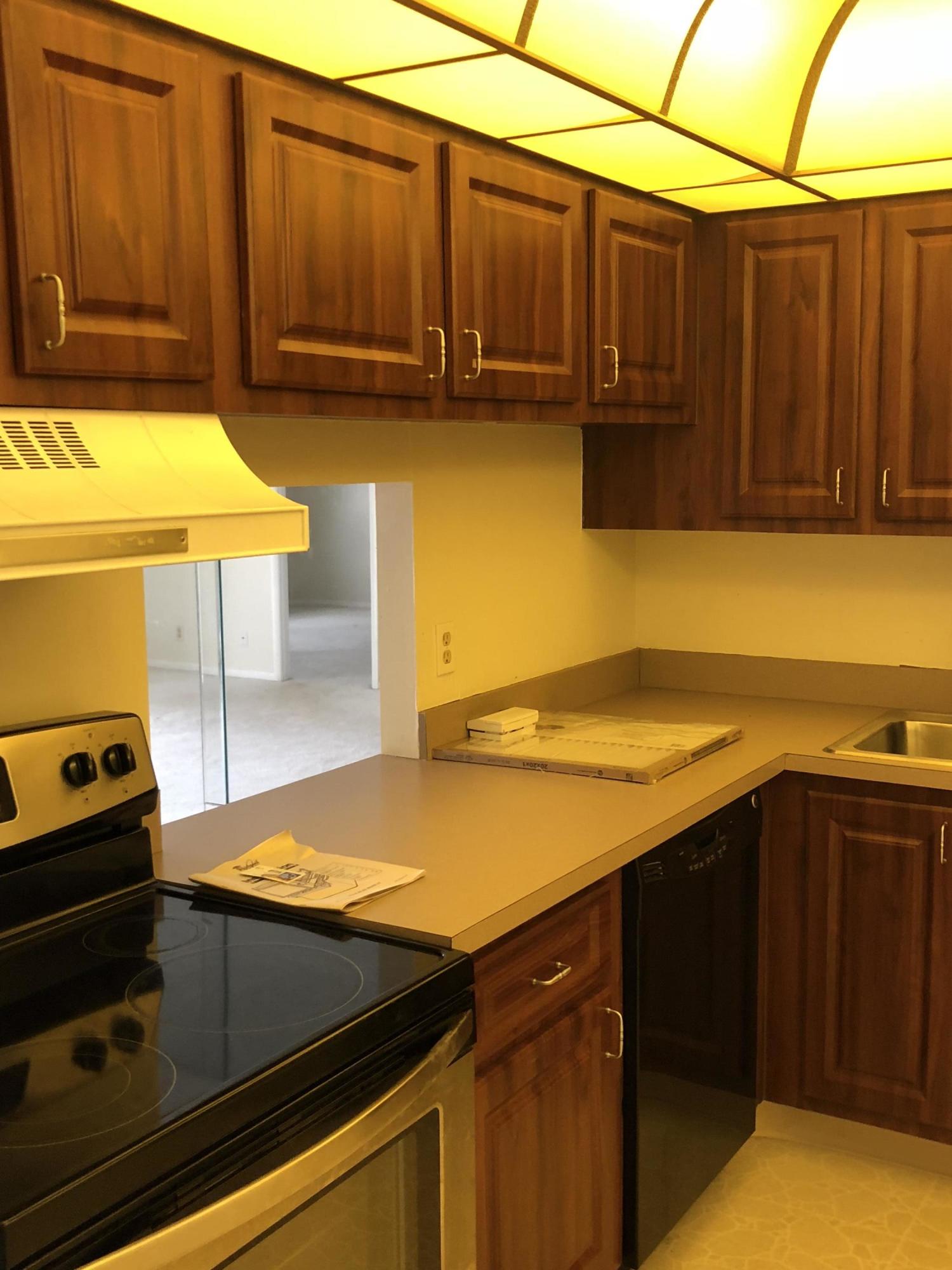 BREAKWATERS OF THE PALM BEACHES CONDO - Residential Lease