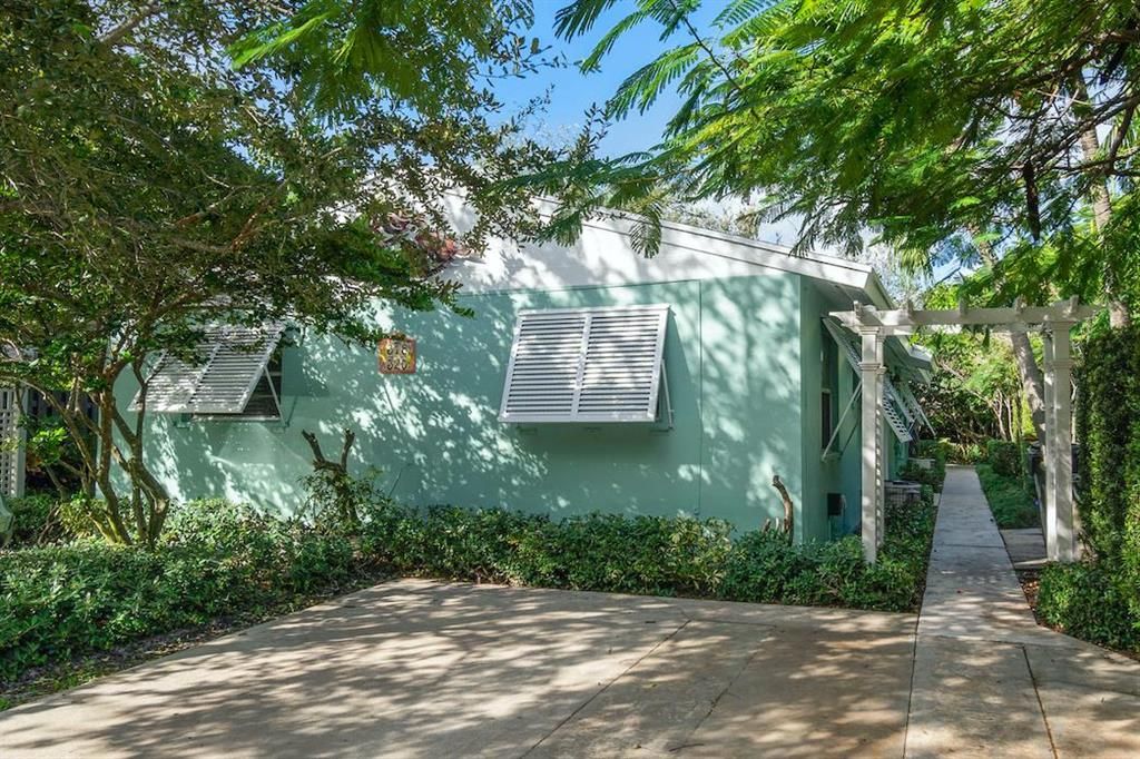 Photo of 318 NE 1st Avenue, Delray Beach, FL 33444 (MLS # R10762747)
