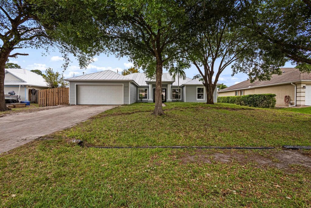 Photo of 1037 SW Majorca Avenue, Port Saint Lucie, FL 34953 (MLS # R10973217)
