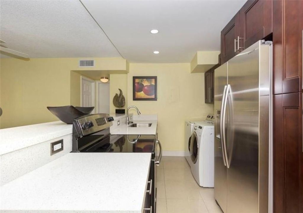 Photo of 5276 NE 6th Ave #F19, Oakland Park, FL 33334 (MLS # F10540605)