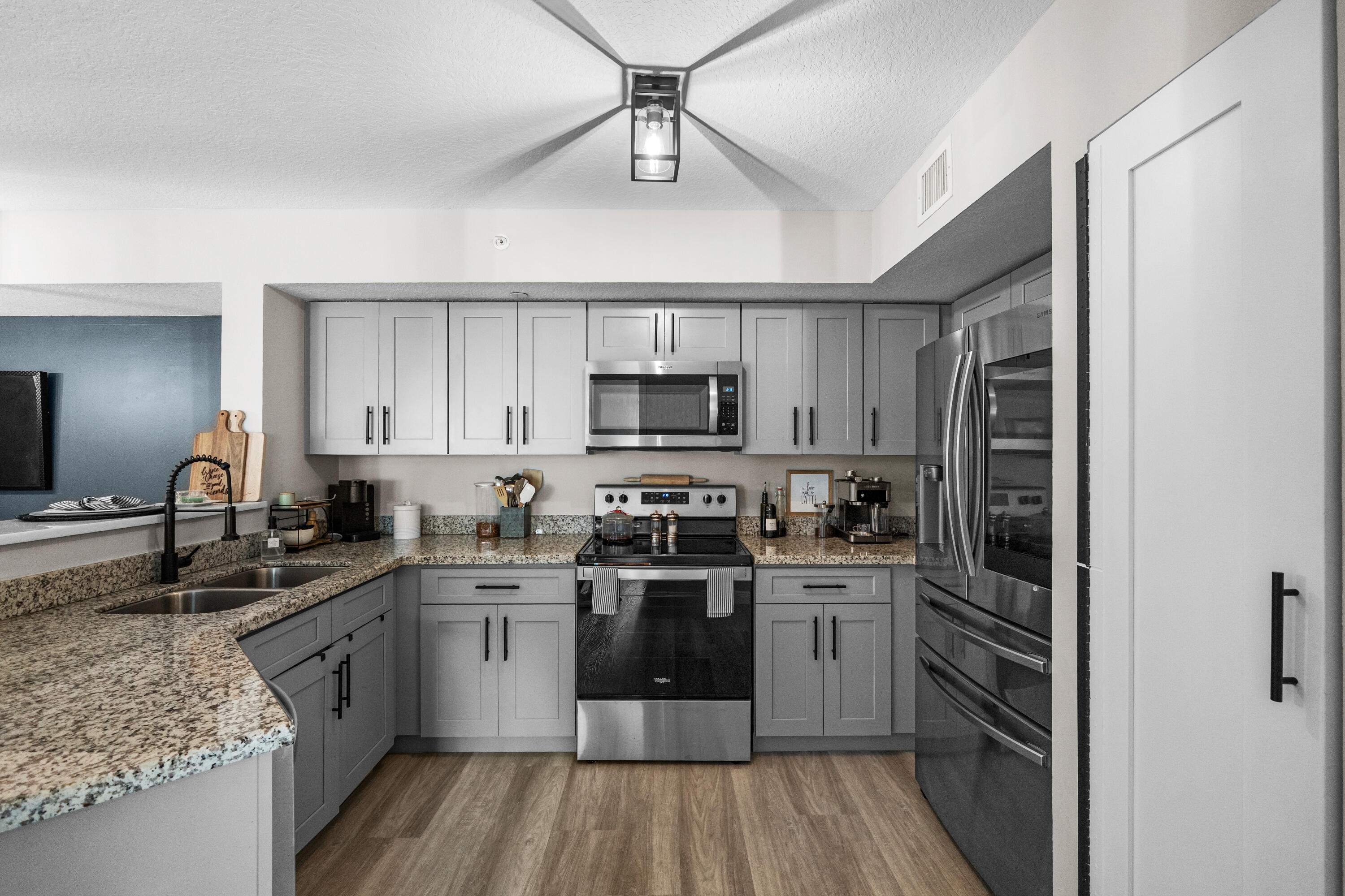 EMERALD ISLE AT LAGUNA LAKES CONDO - Residential