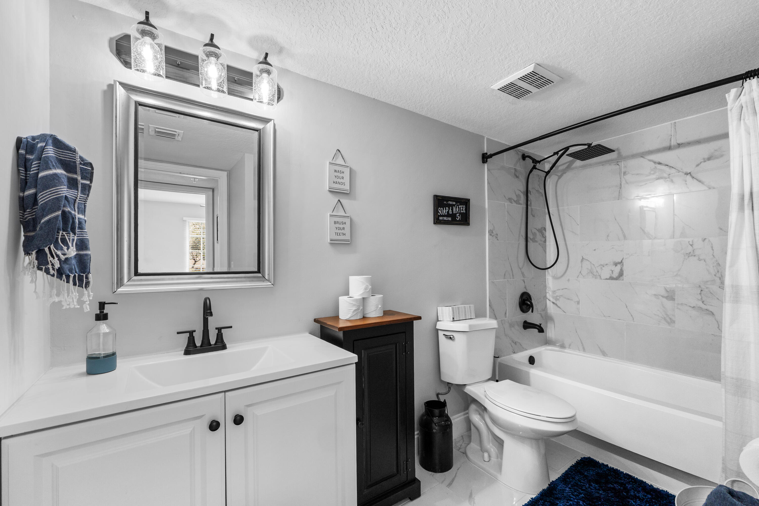 EMERALD ISLE AT LAGUNA LAKES CONDO - Residential