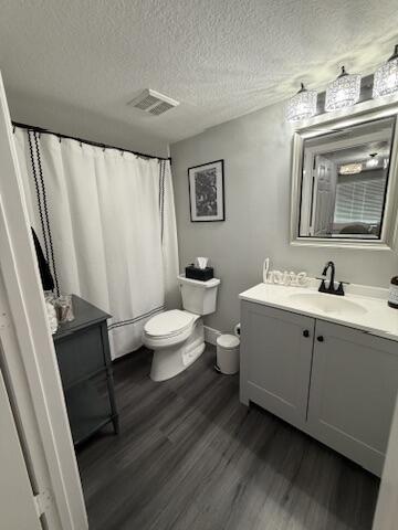 EMERALD ISLE AT LAGUNA LAKES CONDO - Residential