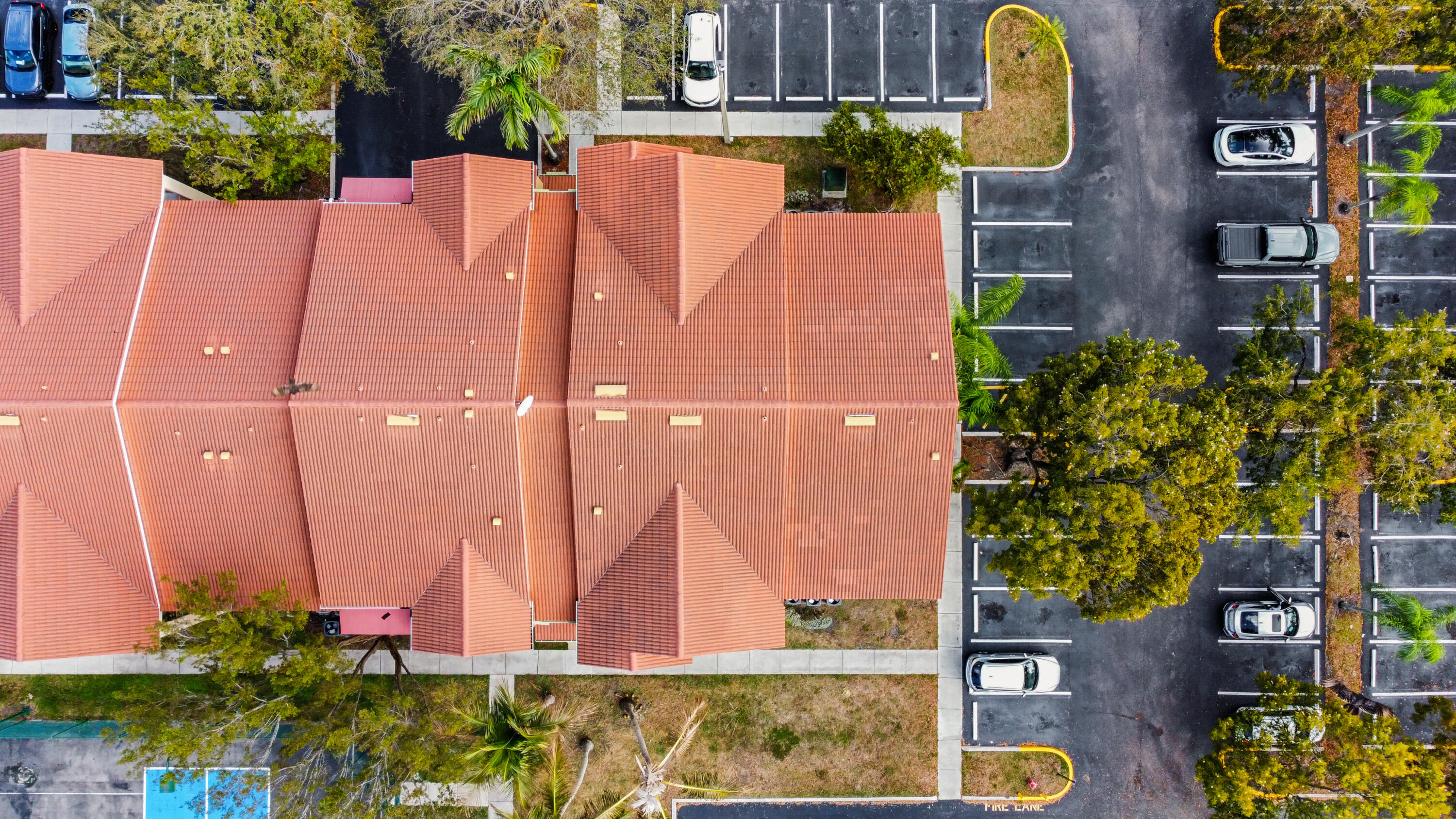 EMERALD ISLE AT LAGUNA LAKES CONDO - Residential