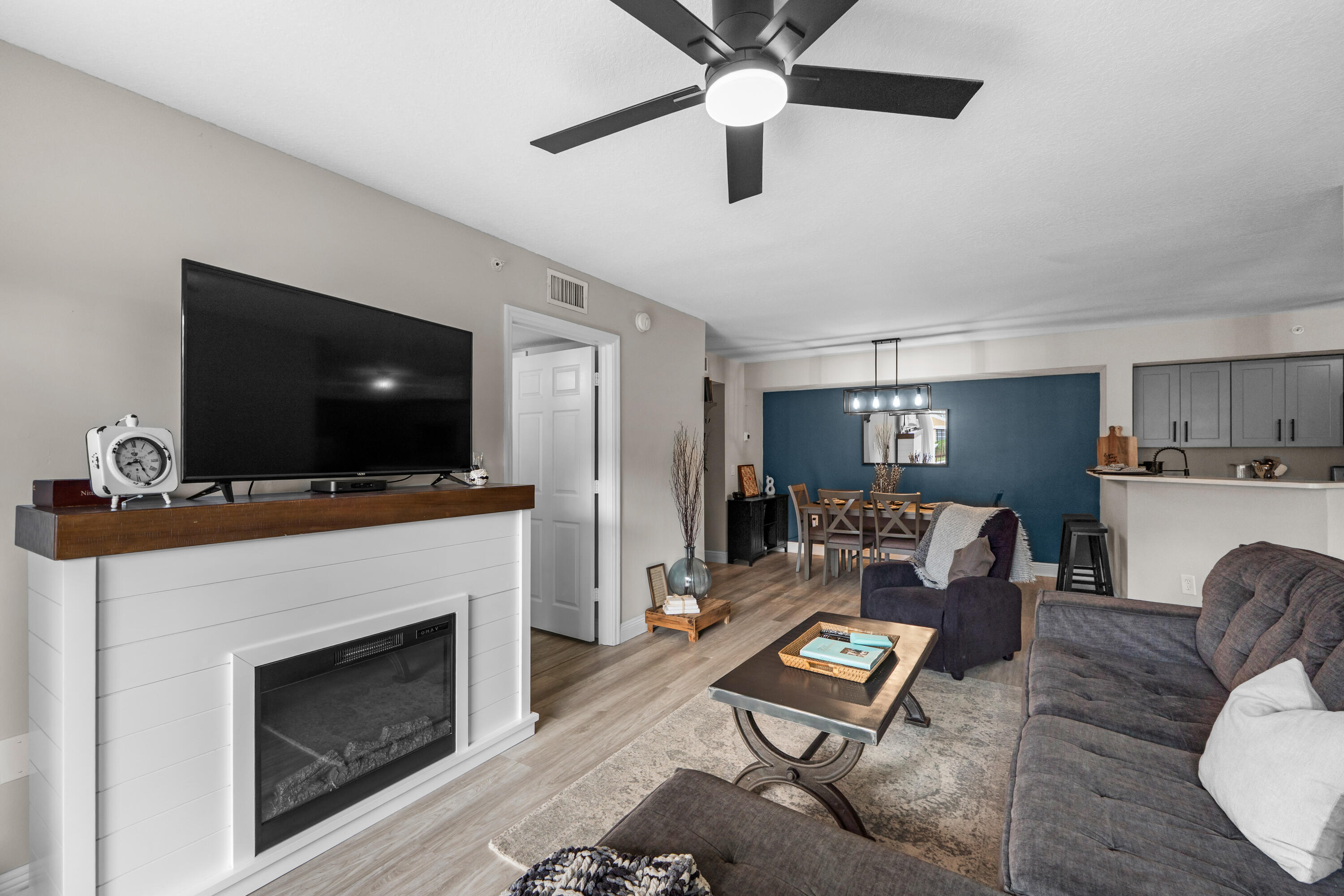 EMERALD ISLE AT LAGUNA LAKES CONDO - Residential