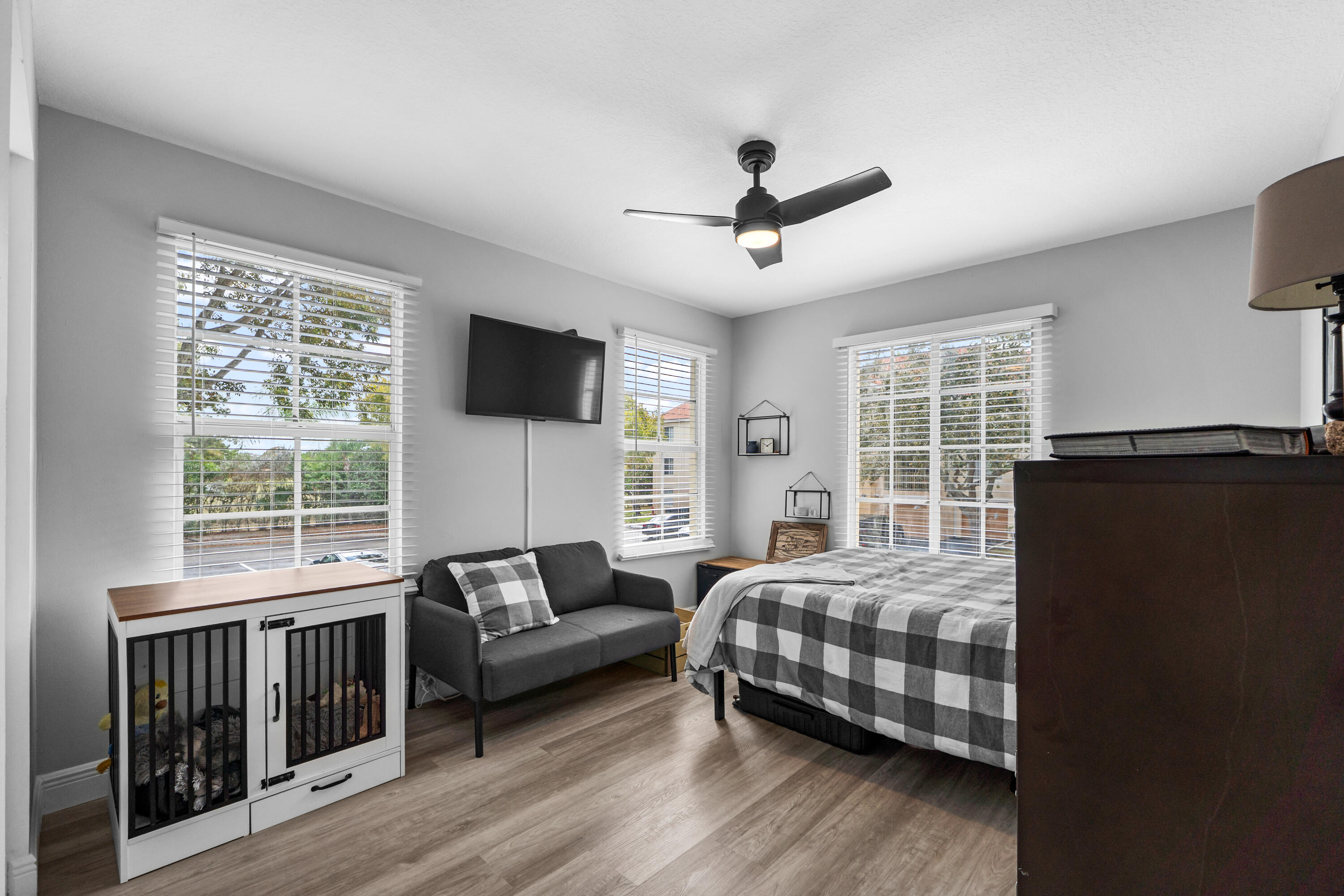 EMERALD ISLE AT LAGUNA LAKES CONDO - Residential