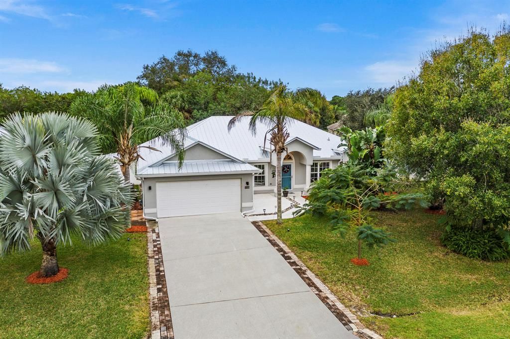 Photo of 2601 Palm Lakes Avenue, Fort Pierce, FL 34981 (MLS # R10773087)
