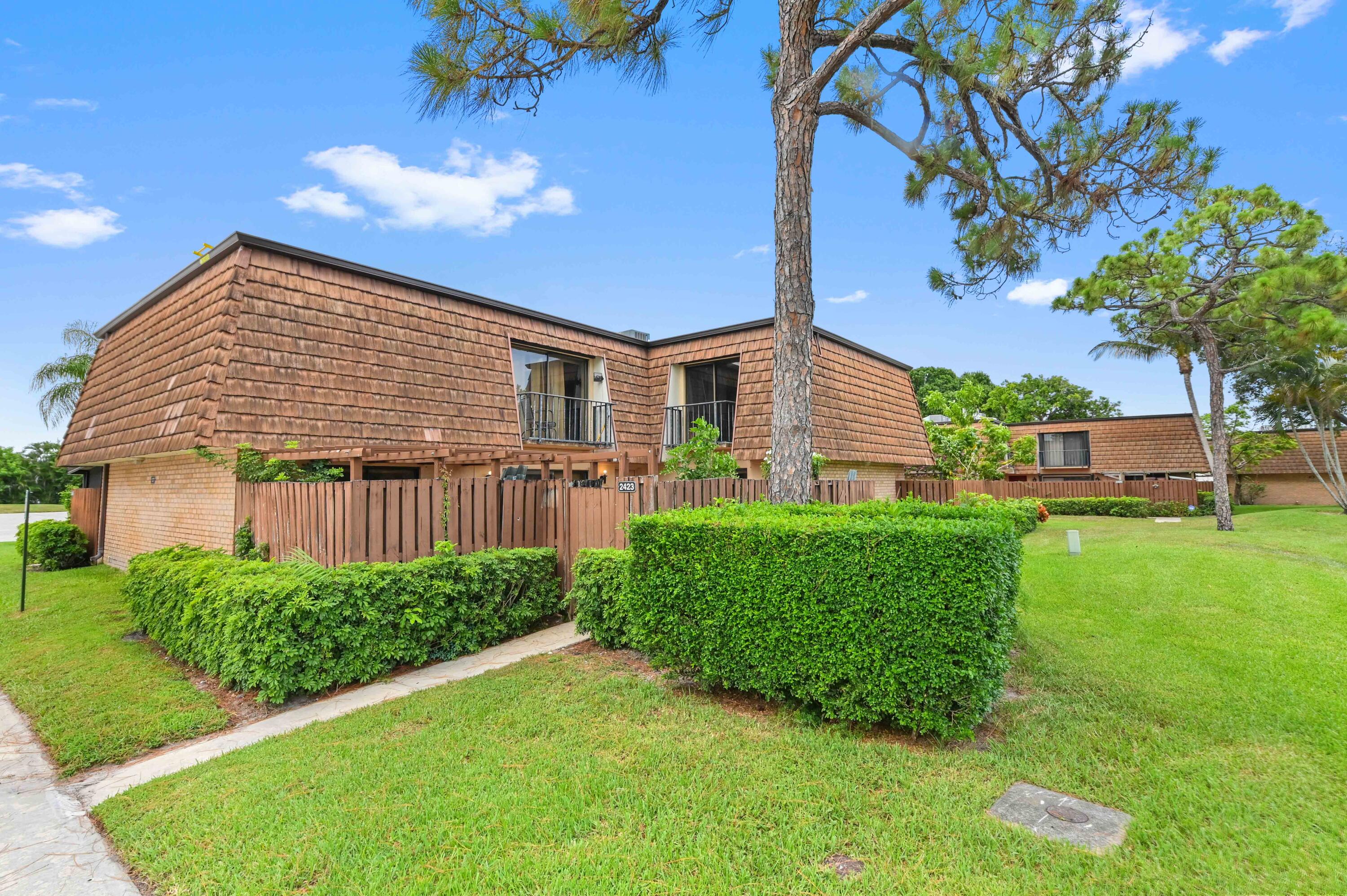 2423 24th Lane, Greenacres, FL, 33463/$289,900 1 2423 24th Lane