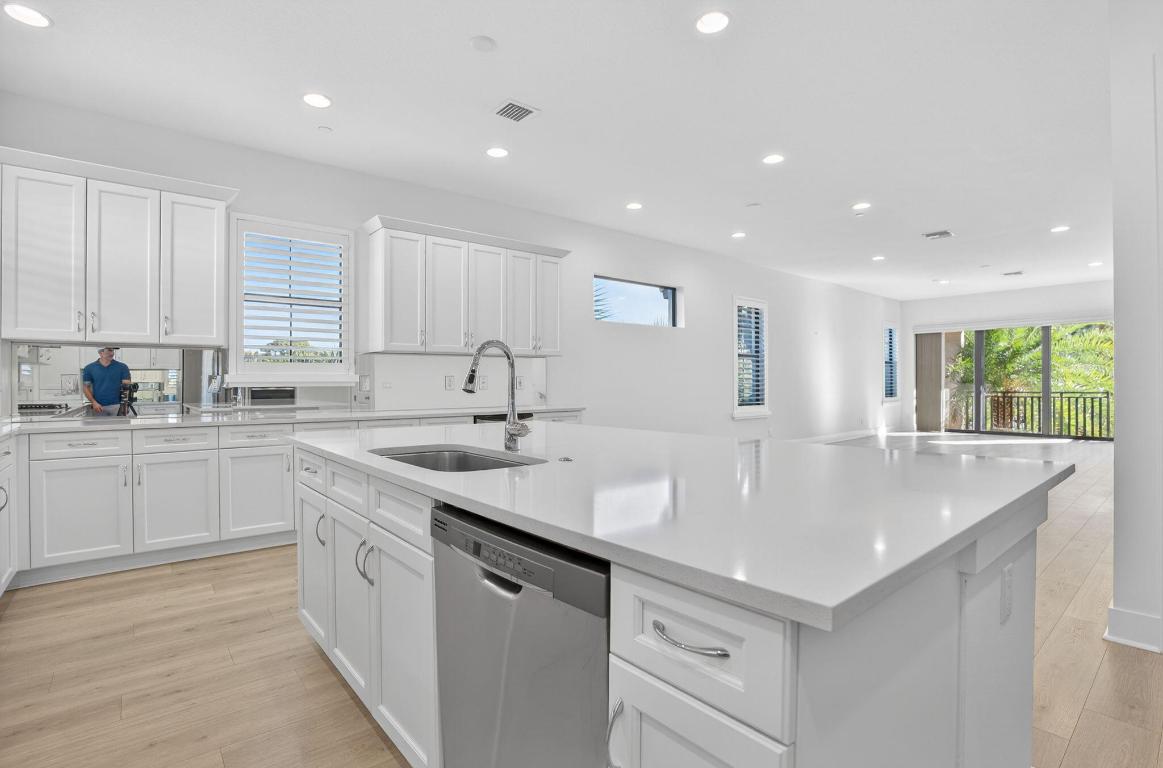 ALTON NEIGHBORHOOD 4 - Residential Lease