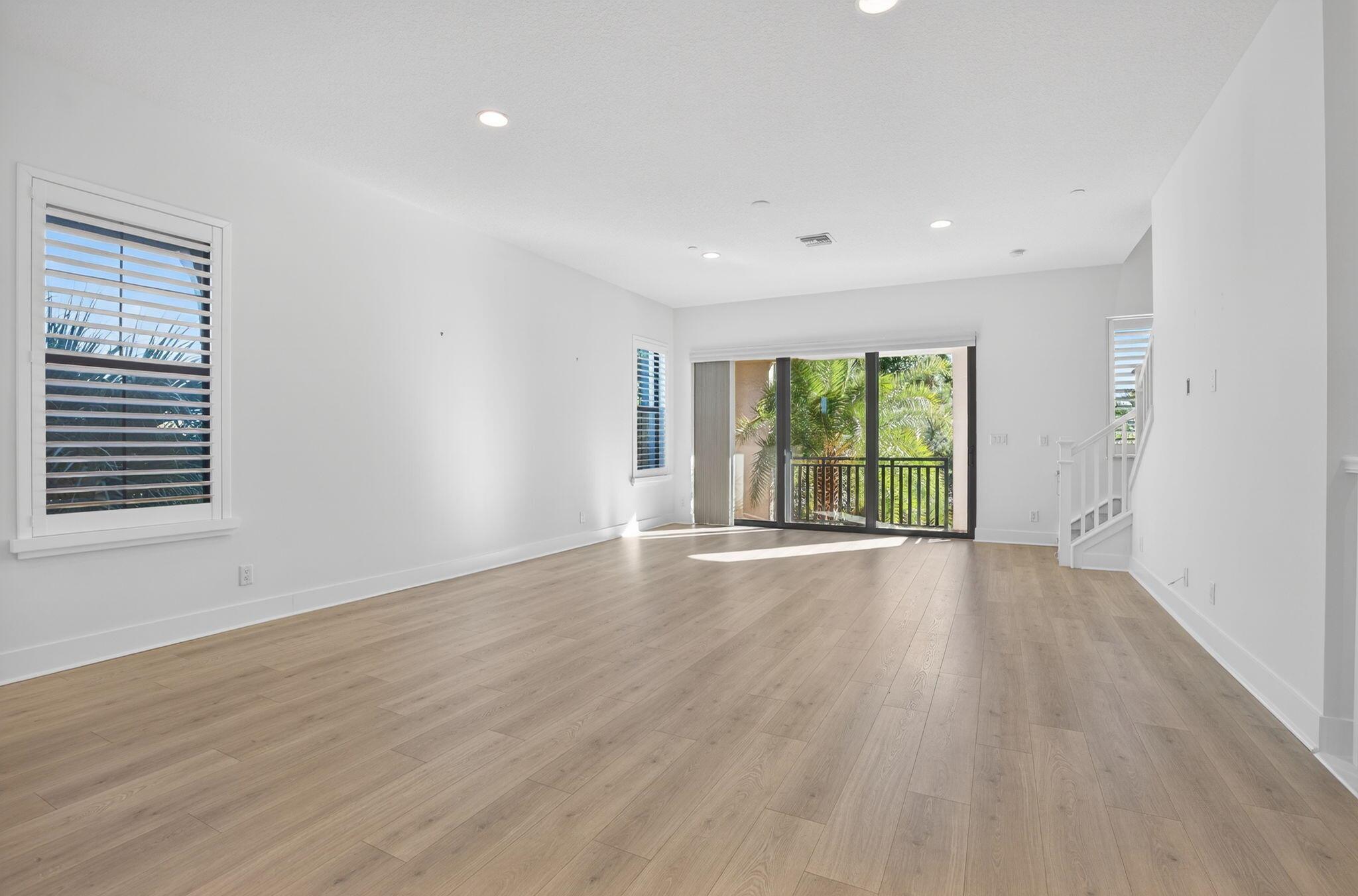 ALTON NEIGHBORHOOD 4 - Residential Lease