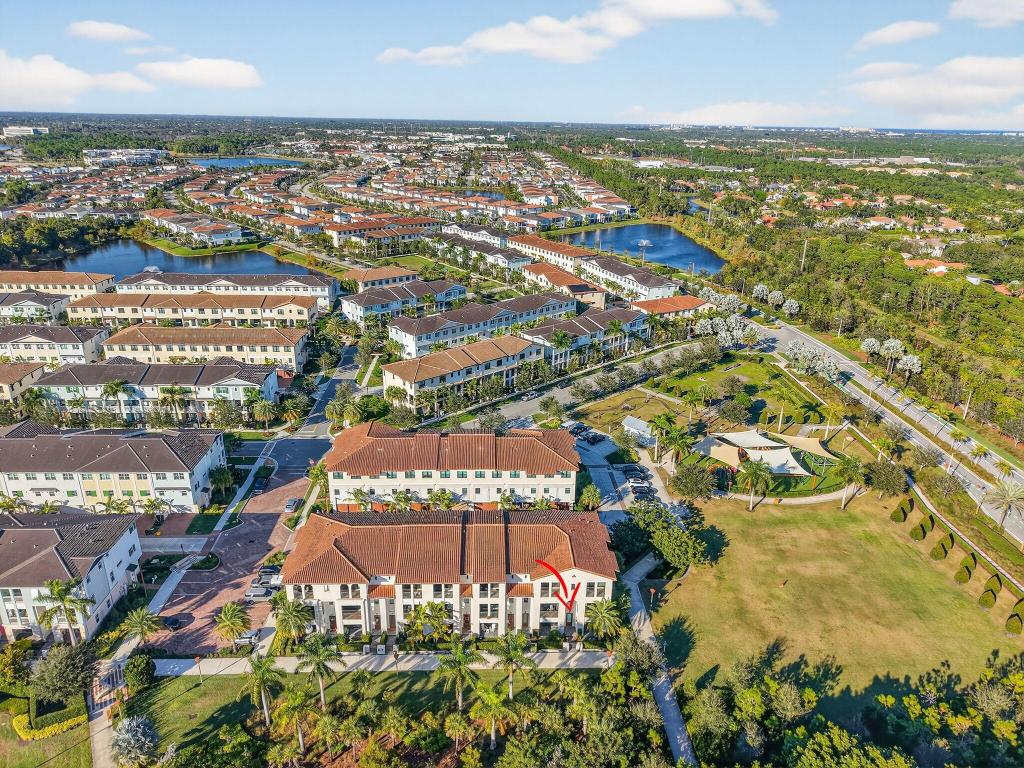 ALTON NEIGHBORHOOD 4 - Residential Lease