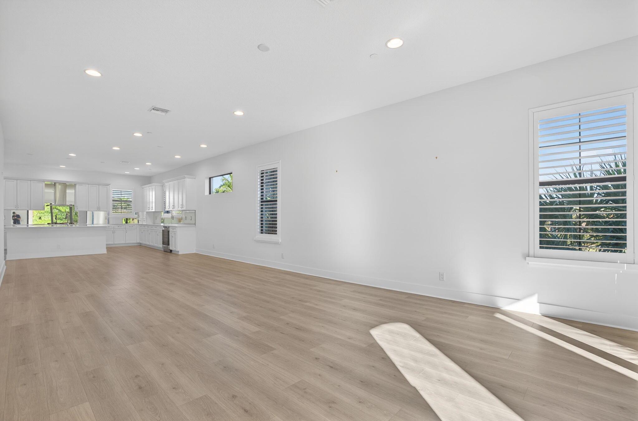 ALTON NEIGHBORHOOD 4 - Residential Lease