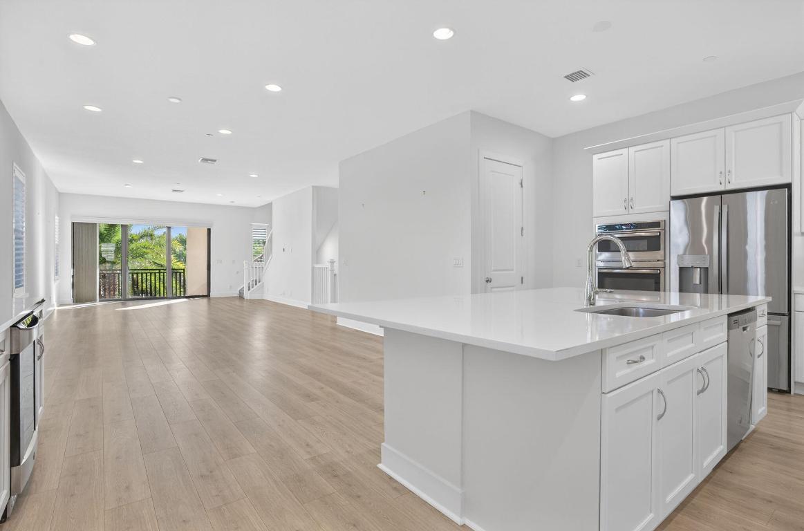 ALTON NEIGHBORHOOD 4 - Residential Lease