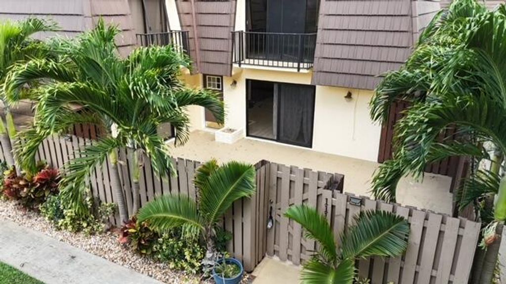 Photo of 1116 11th Court, Palm Beach Gardens, FL 33410 (MLS # R10987431)